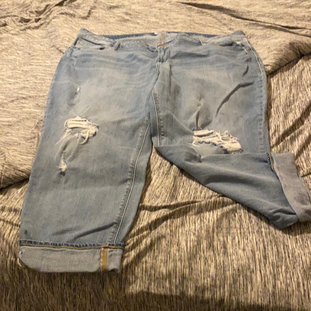 Boyfriend ripped jean capris.